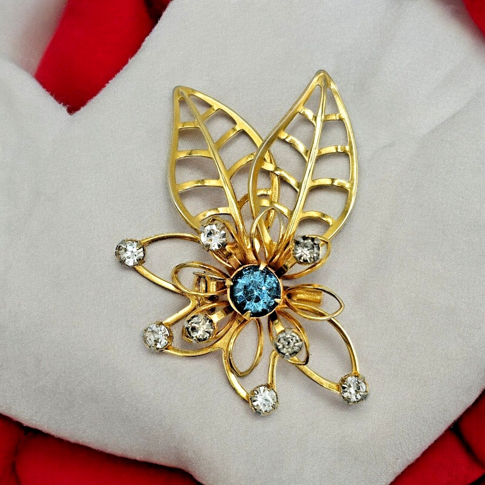 Flower Brooch Vtg Open Silhouette Gold Tone Leaves Blue Jewel Estate Jewelry Pin